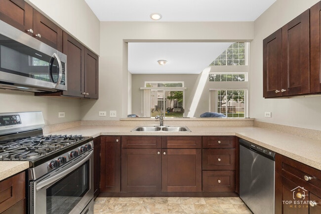 Building Photo - 951 Viewpoint Dr