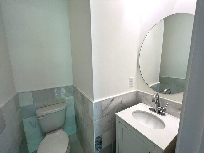 Building Photo - 4353 Parkside Pl