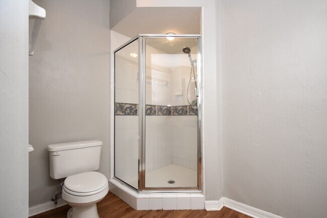 Building Photo - Charming 2BR/2BA End-Unit Condo in Monticello