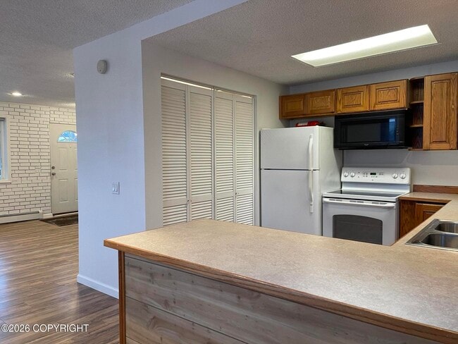 Building Photo - 3960 B Reka Dr