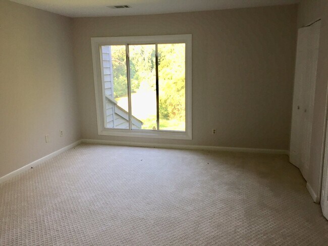 Building Photo - 1064 Hickory Glen Rd