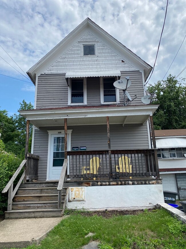 Building Photo - 928 Clearview St