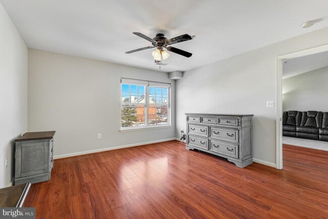 Building Photo - 521 Constellation Square SE