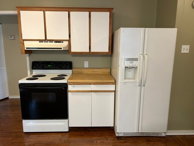 Building Photo - 408 Palm Dr