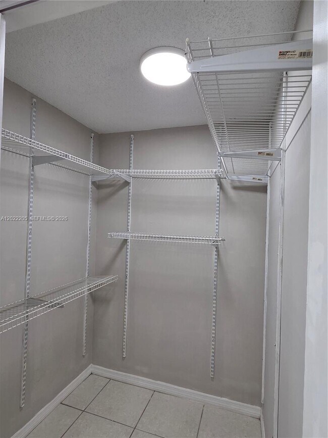 Building Photo - 10835 SW 112th Ave