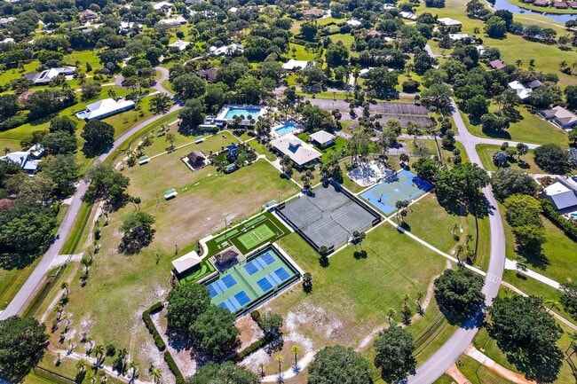 Building Photo - 2711 SW Egret Pond Cir