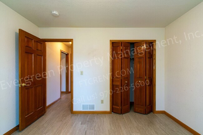 Building Photo - 1223 Red Oak Ct