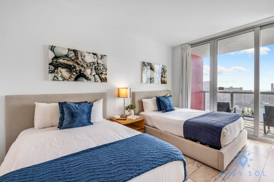 Building Photo - 2602 E Hallandale Beach Blvd