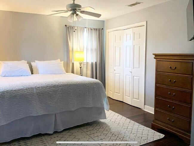 Building Photo - Fully Furnished Comfort Near New Orleans Universities
