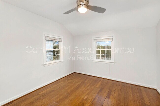 Building Photo - 5026 23rd St S