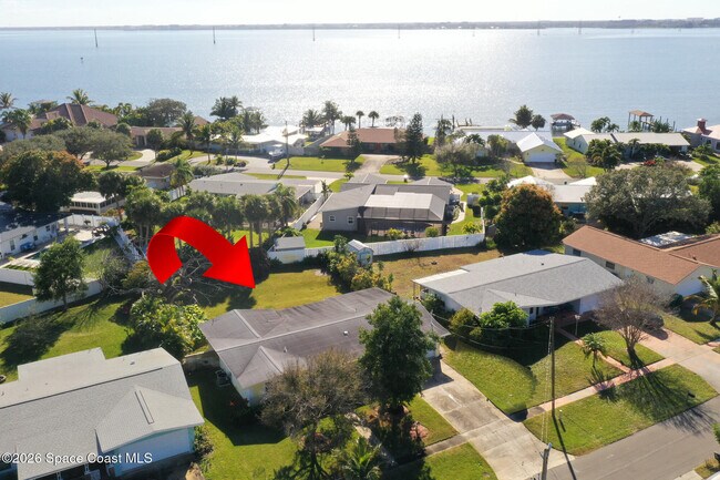 Building Photo - 453 Dolphin St