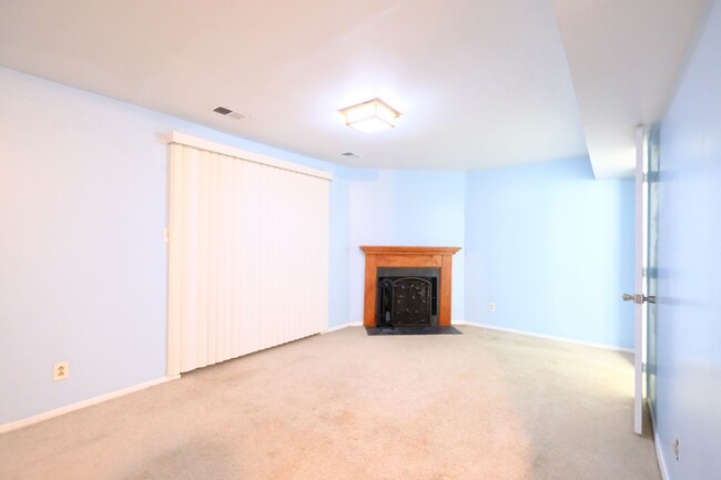 Building Photo - Lovely 3 BR/2 BA Townhome in Pasadena!