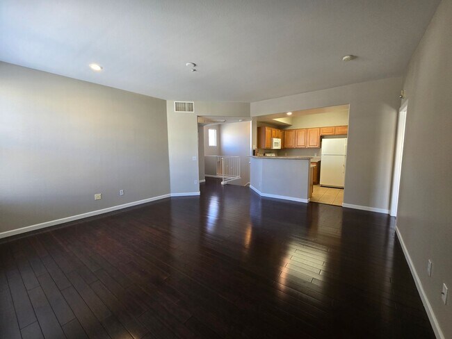 Building Photo - Awesome 2 bedroom 2 bath unit!