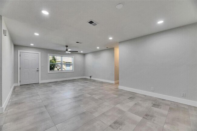 Building Photo - 1025 Apollo Beach Blvd