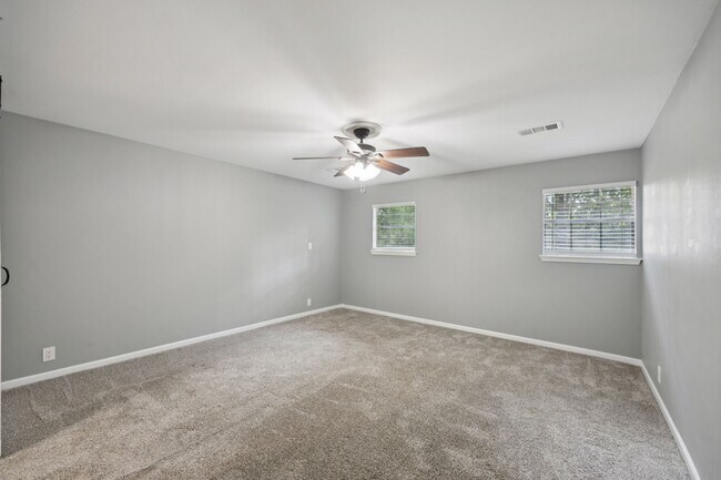 Building Photo - 553 Cane River Ln
