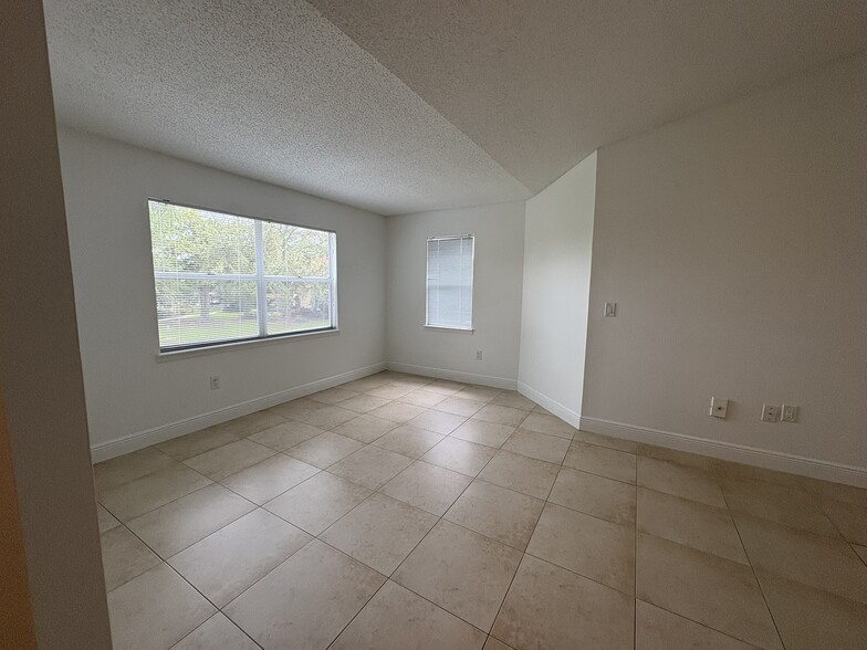 Building Photo - 12730 Equestrian Cir