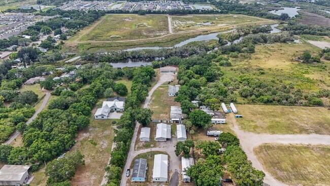 Building Photo - "Spacious 4-Bedroom Retreat with 3400 Sq F...