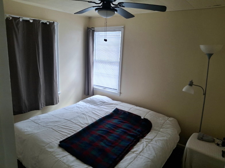 Building Photo - 8317 W Dana St