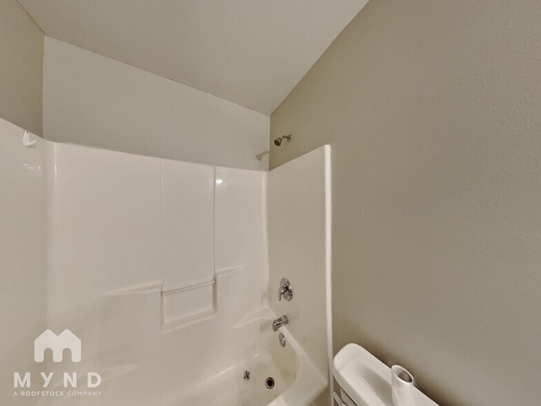 Building Photo - 2550 W Delmar