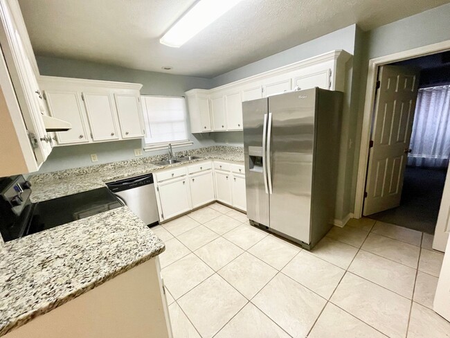 Building Photo - 3 Bedroom 2 Bathroom Home for Rent in the ...
