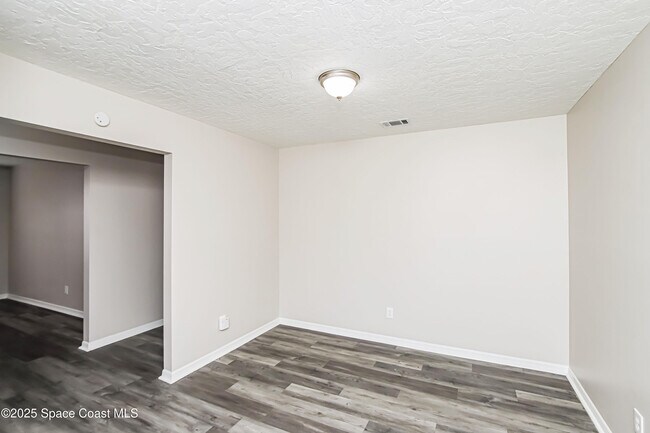 Building Photo - 1711 Barker St NE