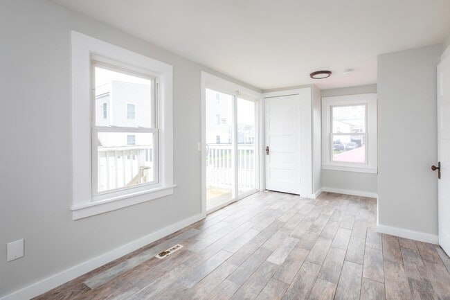 Building Photo - 140 Ashworth Ave