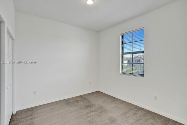 Building Photo - 643 NE 191st Terrace