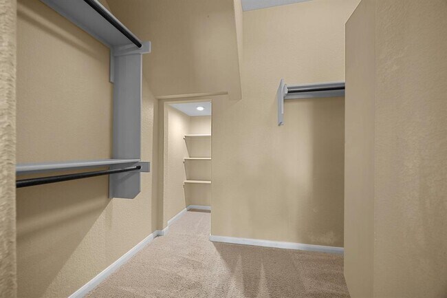 Building Photo - 2880 Donnell Dr