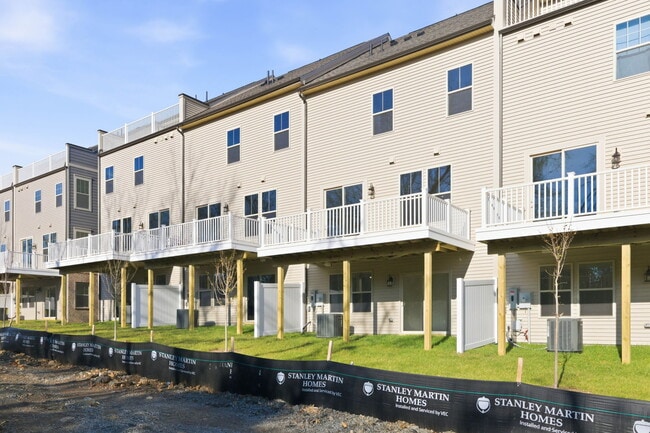 Building Photo - 1017 Venifena Terrace SE