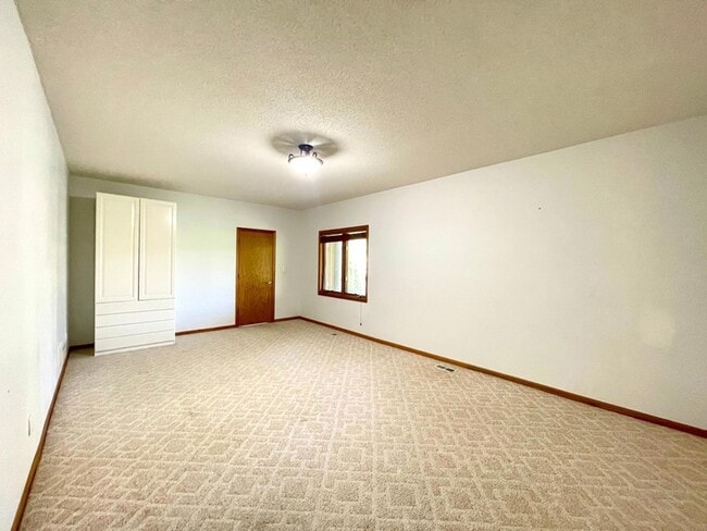 Building Photo - 640 S Park Ct