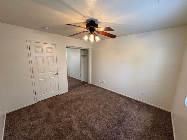 Building Photo - Lovely home available in Shannon Ranch area!