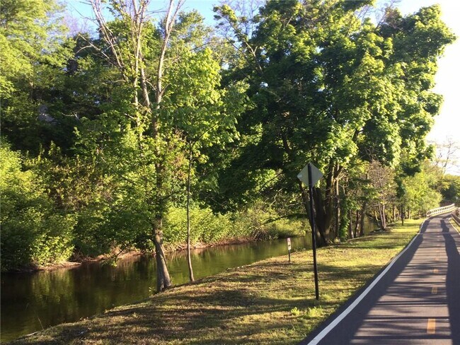 Building Photo - 23 Cutler St