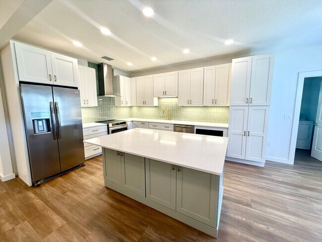 Building Photo - GORGEOUS, just completely renovated 3/2 Ho...