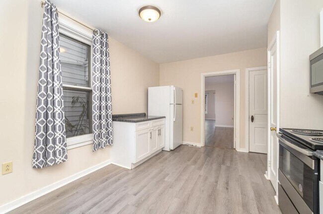 Building Photo - 602 W Louther St