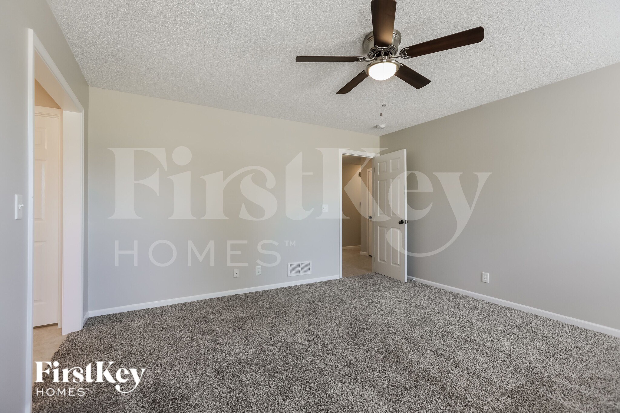 Building Photo - 724 Bristol Dr