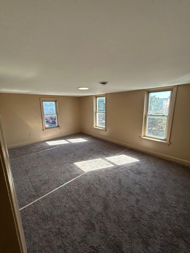 Building Photo - 105/107 W Louther Street