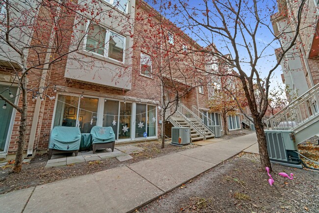Building Photo - 3918 Wehrman Ave