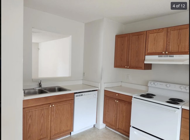 Building Photo - 142 Picasso Dr