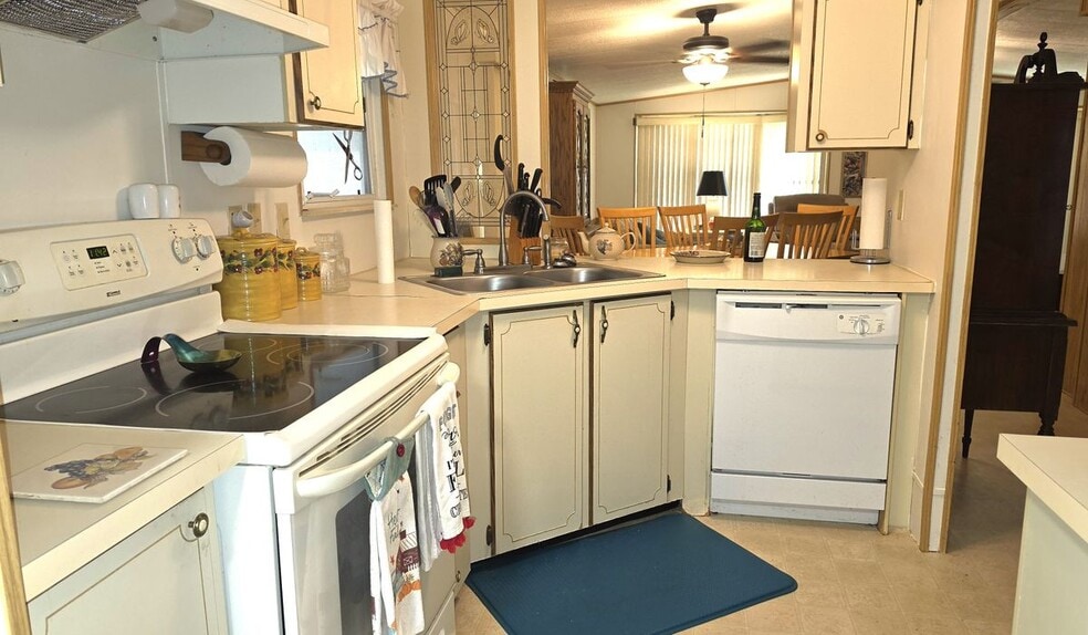 Building Photo - 259 S Dolphin Cir