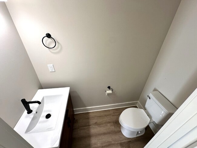 Building Photo - 9 Walnut St NE