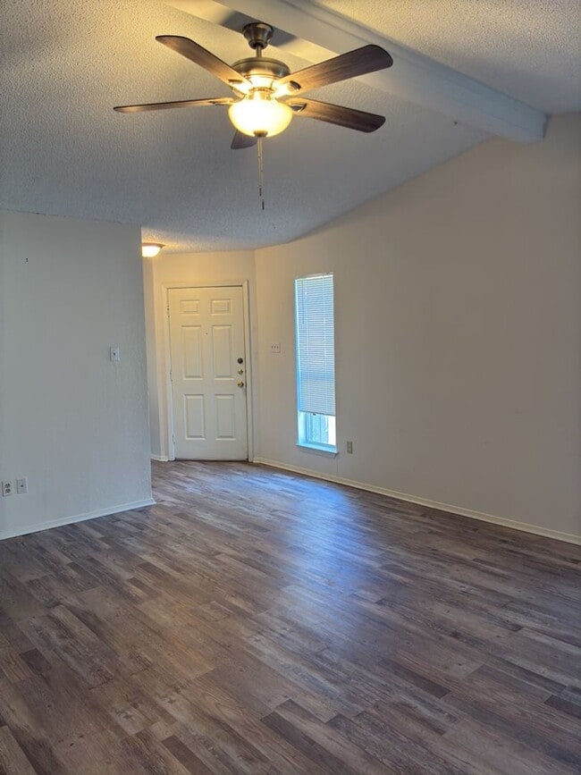 Building Photo - Completely Updated Home – Move In and Enjoy Modern Comfort!