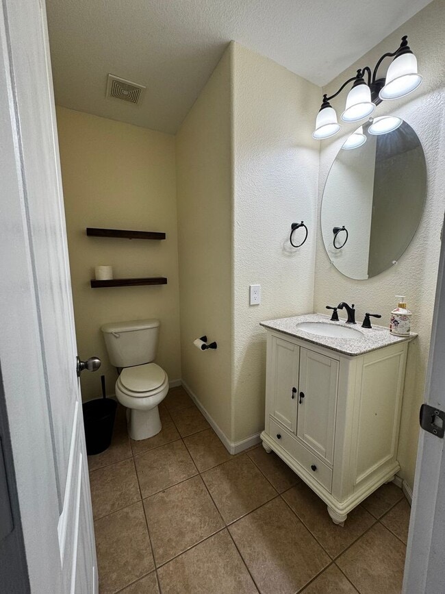 Building Photo - 4 BEDROOM WITH POOL IN DYNAMITE RANCH