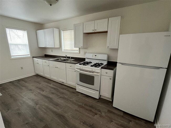 Building Photo - 438 Kenilworth Ave