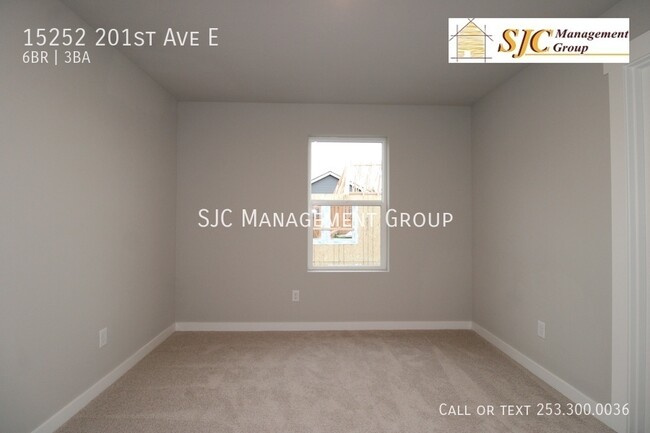 Building Photo - 15252 201st Ave E