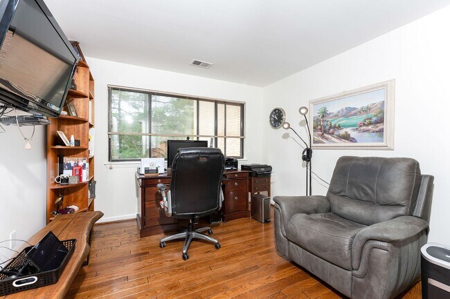 Building Photo - Stunning 4 Bedroom 3 and a Half Bath Bethe...