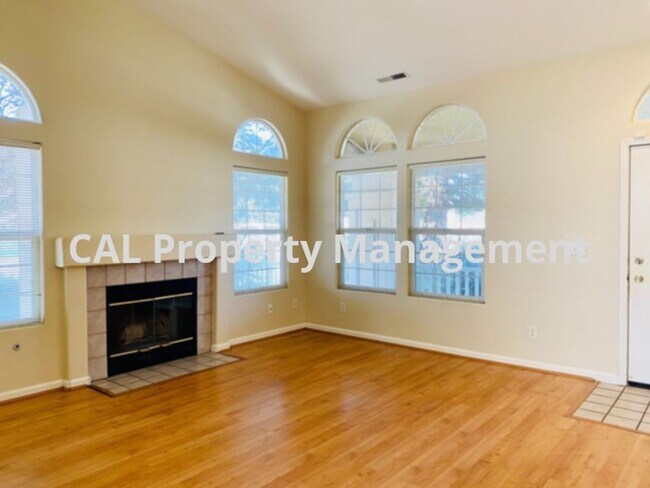 Building Photo - Appealing 3 Bed/ 2 Bath home in Greenfield!