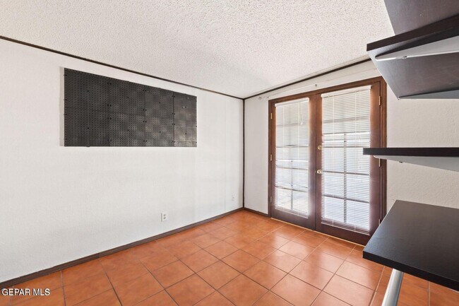 Building Photo - 903 Agua Caliente Dr