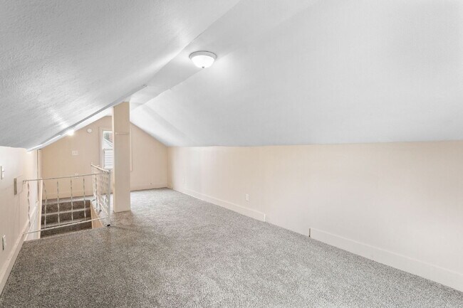 Building Photo - VOUCHERS ACCEPTED at this 3 bedroom, 1 bath renovated home.