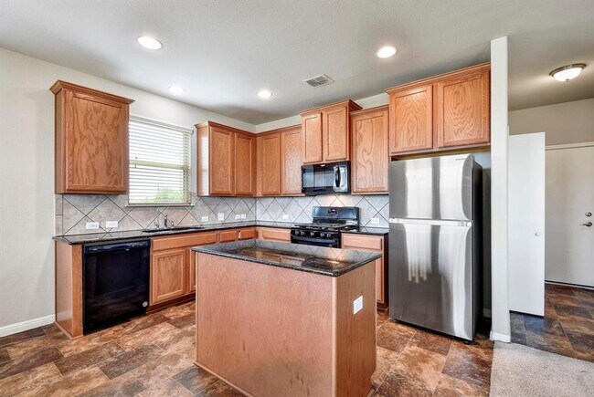 Building Photo - 741 Twisted Oaks Ln