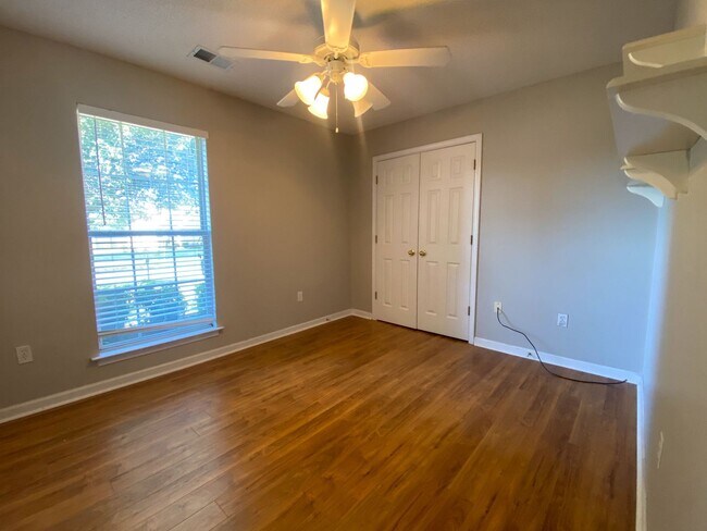Building Photo - 3 bed, 2 bath house with fresh paint, appliances in Southaven